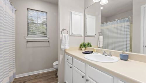 Cozy 2BR Comfort Near Texas A&M • EV-Friendly - Foto 1