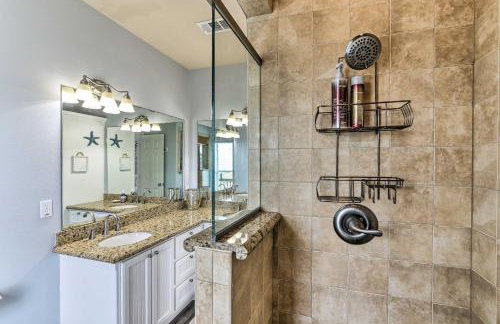 Group Getaway with Deck, Steps to Crystal Beach! - Foto 17