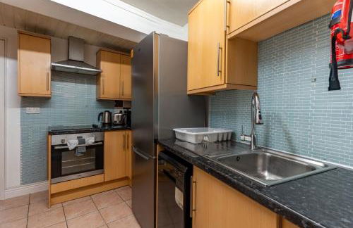 "Furnished Rentals Direct" DominionHouse cul-de-sac Home for 6 people in Anfield near LFC, Goodison Park, Free Street Parking, Suits Travellers, contractors and Family, Near Football action and 10 minutes drive to Liverpool City Centre - Foto 22