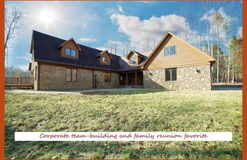 Stately Luxury Vacation Rental with a Private Hot Tub near Brown County State Park, Indiana - Foto 36