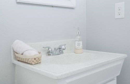 Enchanting Garden with Luxe Jacuzzi Spacious Yard - Foto 21