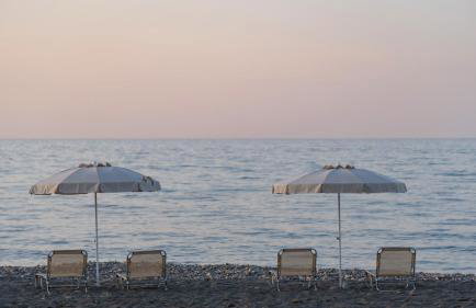 Athina Luxury Villa, with Pool & Walk to the Beach, By ThinkVilla - Foto 52