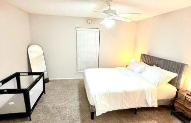 Central 1BR Retreat by Hospital and tollway - Photo 32
