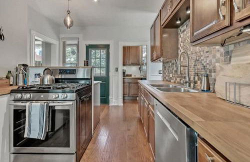 City Oasis Awaits Cozy DT Home With Hot Tub Vikings - Foto 15