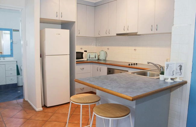 Lovely 1 Bedroom Apartment Steps to the Beach - Photo 2