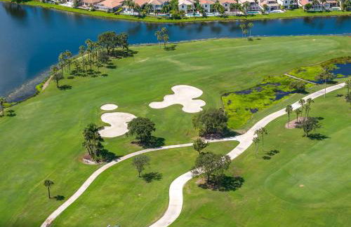 Luxurious Golf Retreat Villa in PGA National! - Photo 33