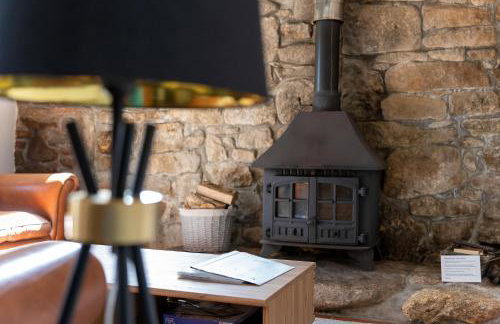 Beautiful Cornish barn in the stunning Lamorna valley with large garden - Photo 6