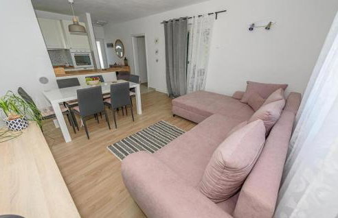 1 Bedroom Lovely Home In Bobovisca - Foto 13