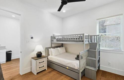 3-BD Luxury Living w Rooftop Garden Views - Photo 22