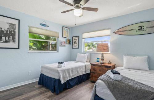 Pirates Den a 4BR Pet-Friendly Waterfront Oasis with Pool, Dock, Personal Water Boats, Fire Pit, Game Room and Bar - Foto 44