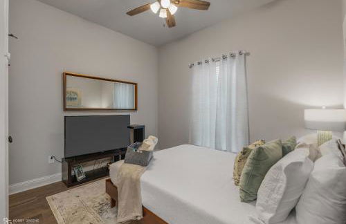 Modern Regional Art Gallery Home - Spacious & New! Tv in each room - Foto 20