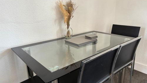 2 Bed Apartment Near Yeovil Hospital & Leonardo - Foto 2