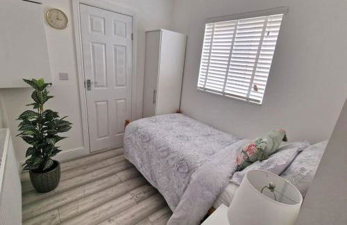 Stunning, clean, free parking home, ideal long stays - Foto 8