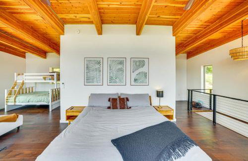 Mid-Century Escape Lake Views, Steps to Cave Bay! - Foto 15