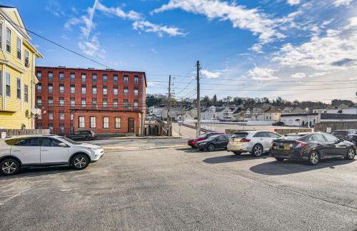 Walk to Waterfront Cozy Fall River Condo - Foto 22