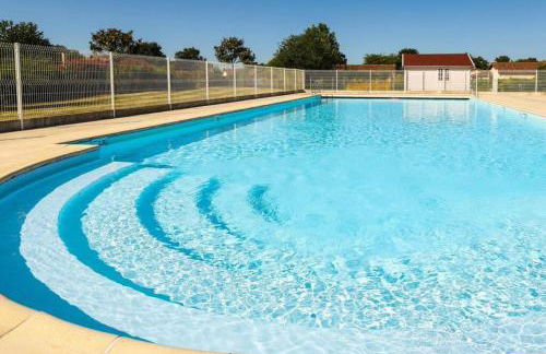 2025 Reno 2-Bed Escape w pool Min to GolfCources - Foto 1