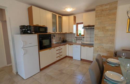 Kuća za odmor M&J s grijanim bazenom - Photo 34