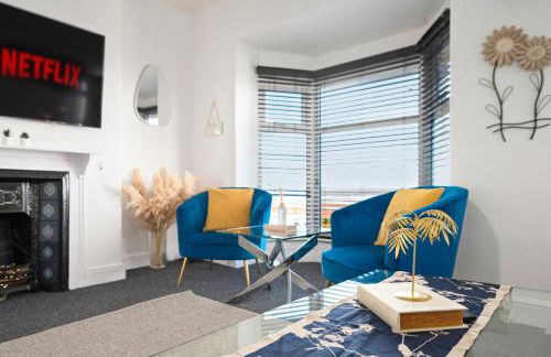 Sunny Seaside Paradise - Sleeps 5 - Photo 38