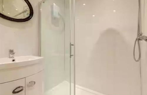 3 Bed Central Apartment - Pet Friendly & Parking - Foto 14