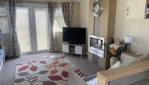 Seaside 2-Bed Caravan Retreat - Sleeps 6 & Parking - Foto 5