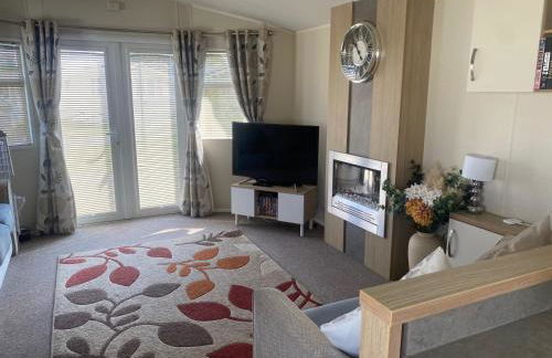 Seaside 2-Bed Caravan Retreat - Sleeps 6 & Parking - Foto 5