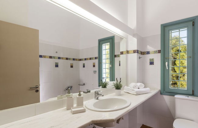 Electra Beachfront Villa - Photo 46