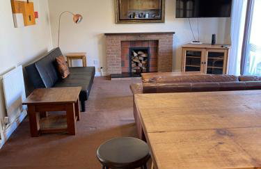 Large, 3 Floors, Quiet, Sleeps 16, 4 Bathrooms, 5 Parking, Semi rural Leicester - Foto 19