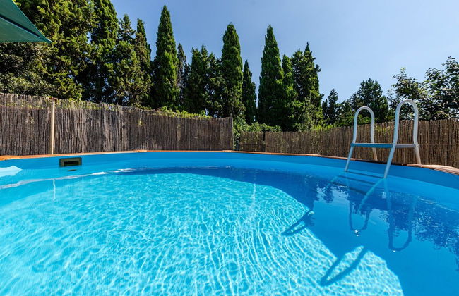 Private Villa With Inviting Space - Photo 21