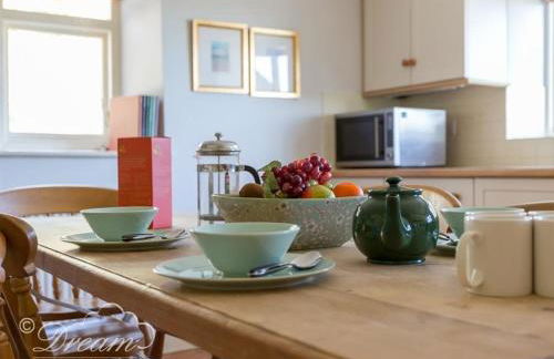 Pitt Cottage - Photo 9