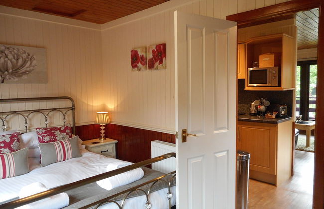 Bluebell Lodge 5 with Hot Tub - Photo 4