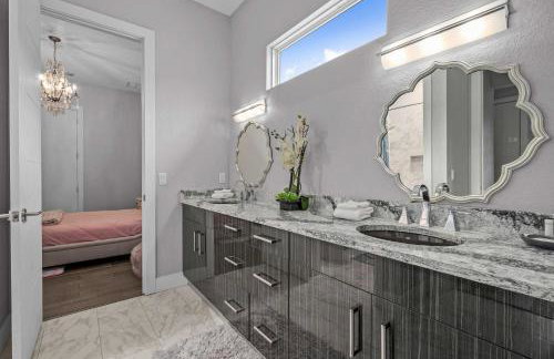 Luxury 6BR Villa w Pool & Cinema 4mi to Disney - Foto 58