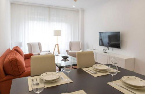 La Bodega Con Parking Gratis - Foto 1