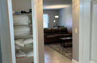 Sea Breeze-2 BR Apartment- Centrally Located - Foto 8