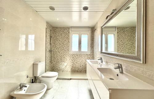 Espectaculares vistas al mar en chalet con piscina - Foto 11