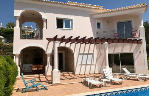 Lovely Burgau villa just 3 mins walk from beach - Foto 1