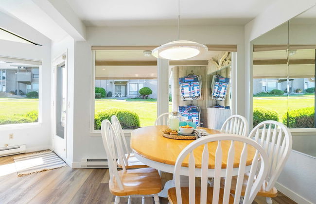 Beachcomber's Bliss by Avantstay Steps to the Beach Ocean Views - Photo 10