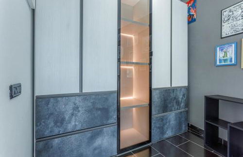 Comics & Cars - Themed Penthouse in Motor Valley - Foto 45