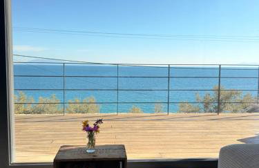 A House with A View - Photo 1