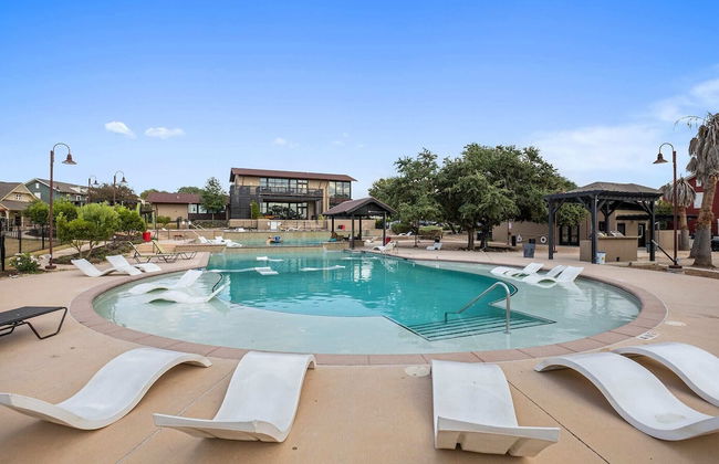 Texas State Sanctuary With Massive Pool Oasis - Foto 21