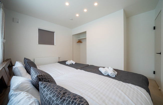 THE LUNA LOUNGE - Photo 40