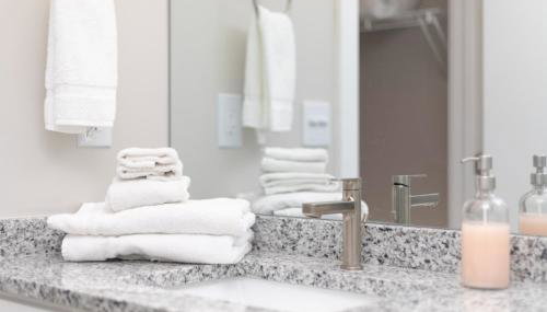 Luxurious Downtown 2 bedroom 2 bath with views 1M - Foto 4