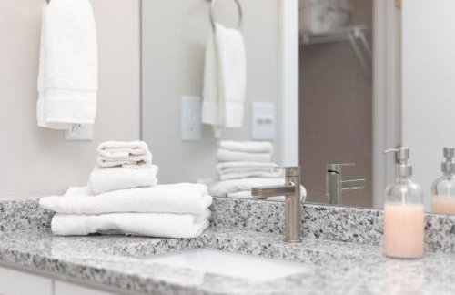 Luxurious Downtown 2 bedroom 2 bath with views 1M - Foto 4