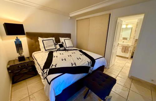 Prestigious villa in Cannes with stunning sea views - Photo 14