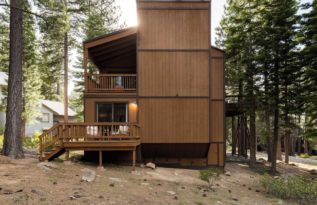 Wolfe by Avantstay 5mins Northstar! w/ Hot Tub, Fireplace, 2 Private Decks! - Foto 24