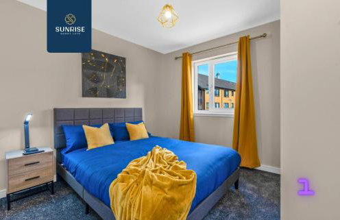 L1 - INVOICE and REDUCED PRICE only via SUNRISE SHORT LETS DUNDEE, Large 4 Bedroom House with 6 Beds and 3 bathrooms, TVs in each room, Free Parking, Fully Equipped, Local Amenities, Easy Ring Road Access, Special Rates and ONLY 9 Mins to STANNERGATE Port - Foto 5