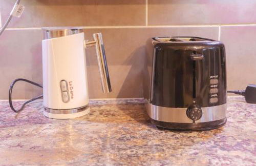 Beautiful 2 Bedroom house with big Garden & Parking fast wifi, and king size bed - Foto 13