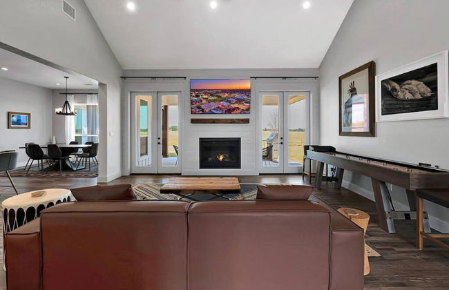 New Luxury Texas Farmhouse - Photo 69