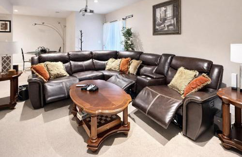 Luxurious 2BR Movie Theater Game Room Full Kitchen Gym - Foto 2