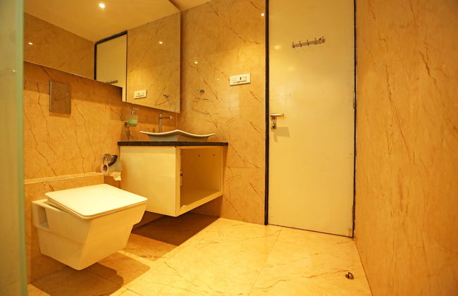 Royal Oakwood Villa by Shiloh Stay - Photo 6