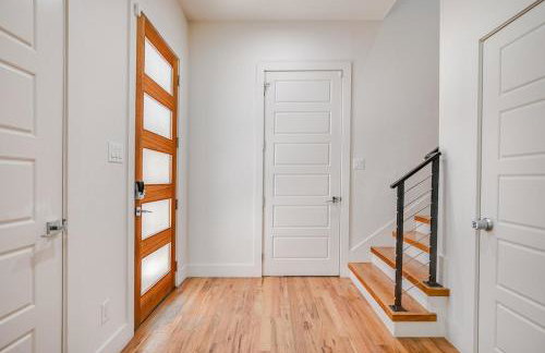 Uptown Modern with Private Patio & 1Gbps Wi-Fi - Foto 12